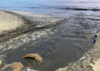 Corpamag inspecciona aguas residuales en Playa Salguero y pide explicación a la Essmar