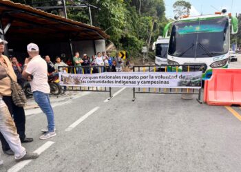 Bloqueos en la Troncal del Caribe afectan exportaciones de banano y turismo en el Magdalena