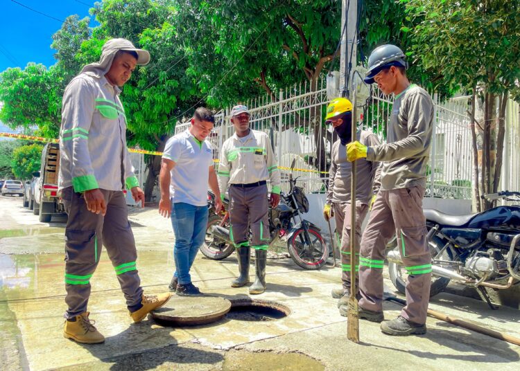 Essmar atiende emergencia por socavación de vía en Villa Alejandría