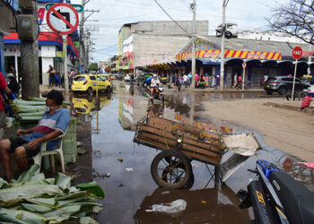 Olores nauseabundos y aguas servidas afectan gravemente al Mercado Público de Santa Marta