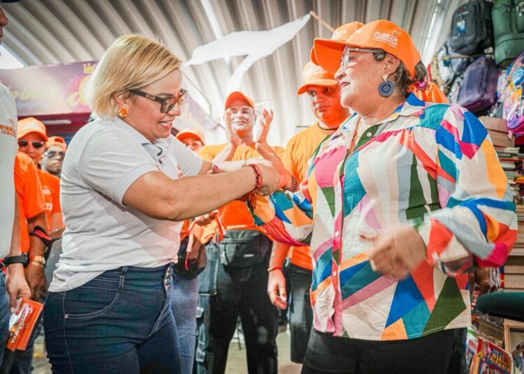 Comerciantes del Mercado Público comprometen su voto con Margarita Guerra