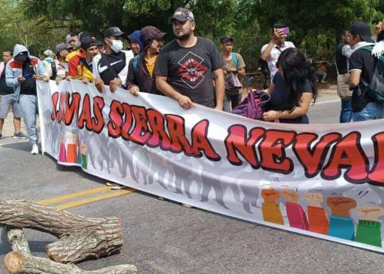 Comunidades de la Sierra Nevada amenazan con bloquear la Troncal del Caribe por falta de respuestas del Gobierno