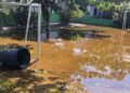 Habitantes de Brisas del Mar denuncian institución educativa inundada y sin acceso en Ciénaga