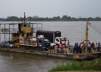 Operador de ferry en Salamina denuncia persecución de autoridades por exigencia de permisos ambientales