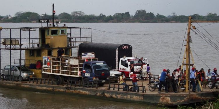 Operador de ferry en Salamina denuncia persecución de autoridades por exigencia de permisos ambientales