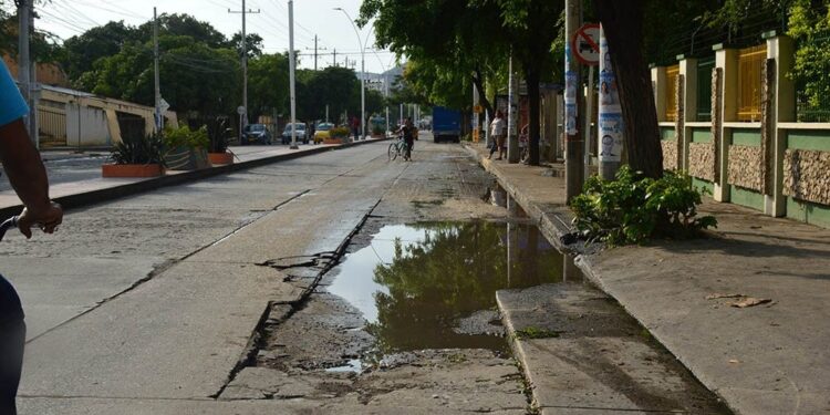 Concejo de Santa Marta debate el deterioro de la malla vial y anuncia inversiones millonarias