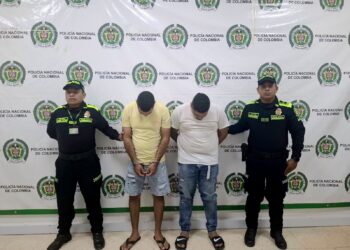 Alcaldía y Policía confirman captura de presuntos atracadores de padre e hijo en una moto en Santa Marta