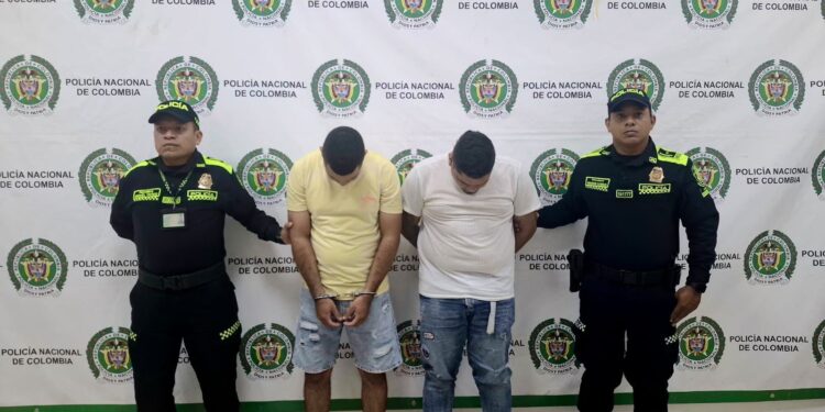 Alcaldía y Policía confirman captura de presuntos atracadores de padre e hijo en una moto en Santa Marta