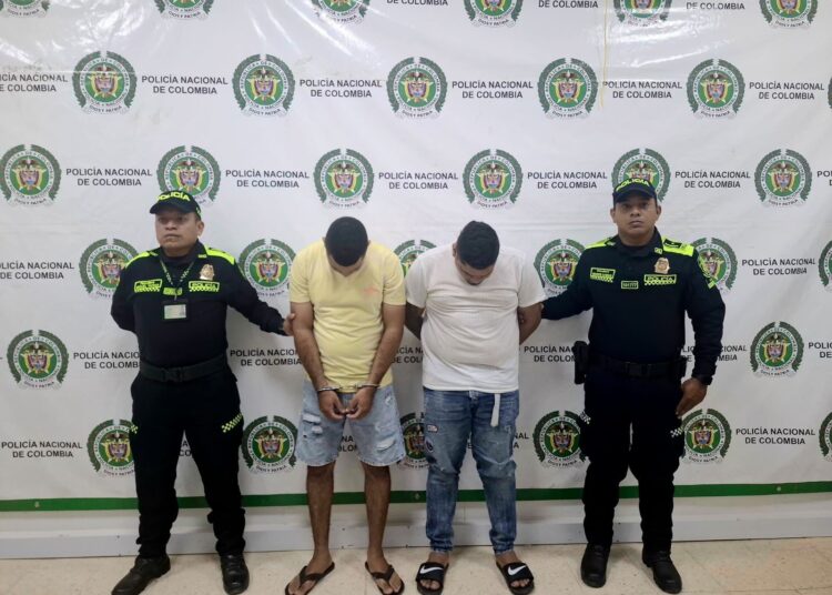 Alcaldía y Policía confirman captura de presuntos atracadores de padre e hijo en una moto en Santa Marta