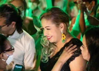 Juan Fernando Cristo anuncia a Norma Vera como su fórmula vicepresidencial