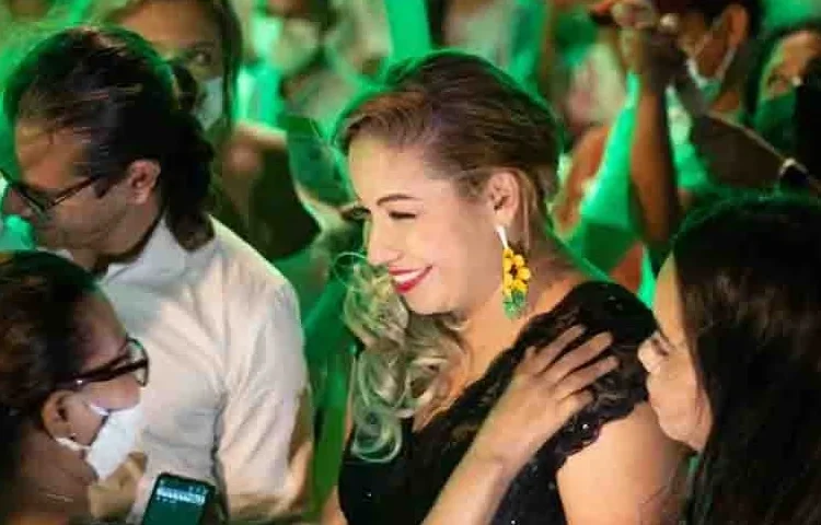 Juan Fernando Cristo anuncia a Norma Vera como su fórmula vicepresidencial