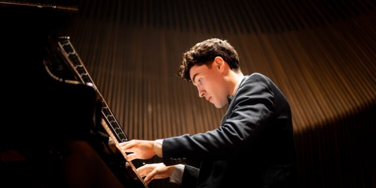 En Santa Marta: la música de piano vuelve de la mano del joven Mateo Navia