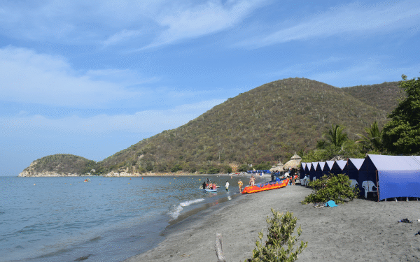 Cierran temporalmente playa de Cabo Tortuga por emergencia de erosión costera en Santa Marta