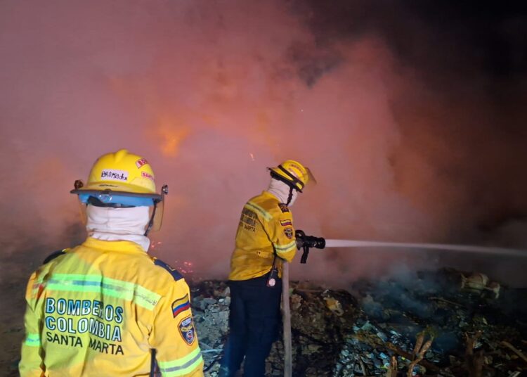 Bomberos de Santa Marta atendieron 106 emergencias en abril; quemas ilegales lideran los casos
