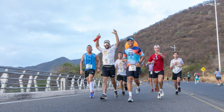 Más de 2.000 corredores vivieron una jornada deportiva inolvidable en la décima edición de Santa Marta 15K “La Perla Corre”