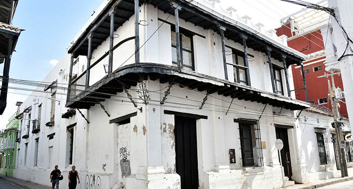 Patrimonio en ruinas: denuncian abandono de la histórica Casa de Madame Augustine en Santa Marta