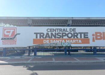 Rechazan actos vandálicos contra valla institucional de la Terminal de Transporte