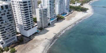 Jornada de oxigenación y limpieza en la playa de Los Cocos tras la Fiesta del Mar