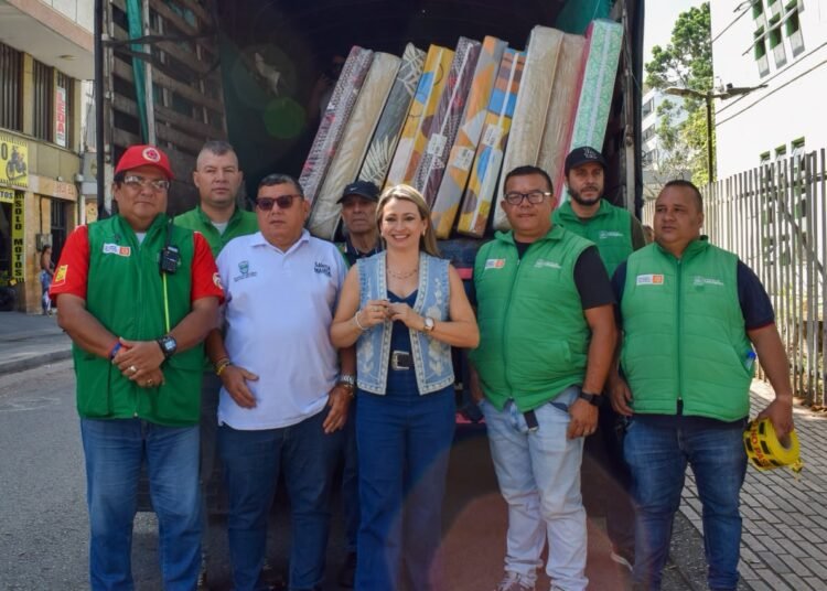 Santa Marta entregó más de 20 toneladas de ayudas humanitarias a Manizales y Armenia