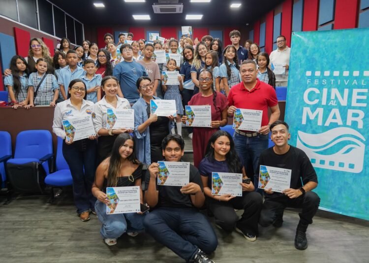 Niños y jóvenes comprometidos con el cuidado del río Gaira