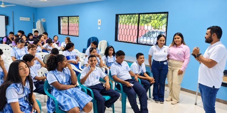 100 estudiantes fortalecieron su vocación turística y tecnológica en el Magdalena