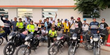 Para prevenir siniestros viales, Gobernación sensibiliza a motociclistas de El Retén con entrega de cascos